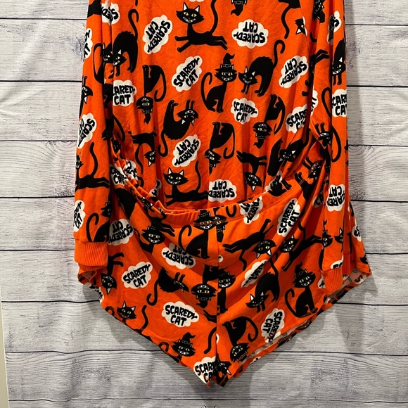 Scaredy Cat Halloween Pajamas 2 piece set. Black and Orange XL top/3XL bottoms. - Picture 9 of 13